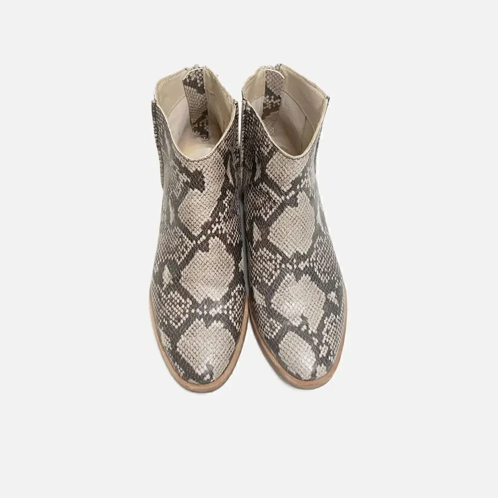 Dolce Vita Tavin Bootie Snakeskin Embossed Python Stacked Heel Almond Toe Sz 7.5
